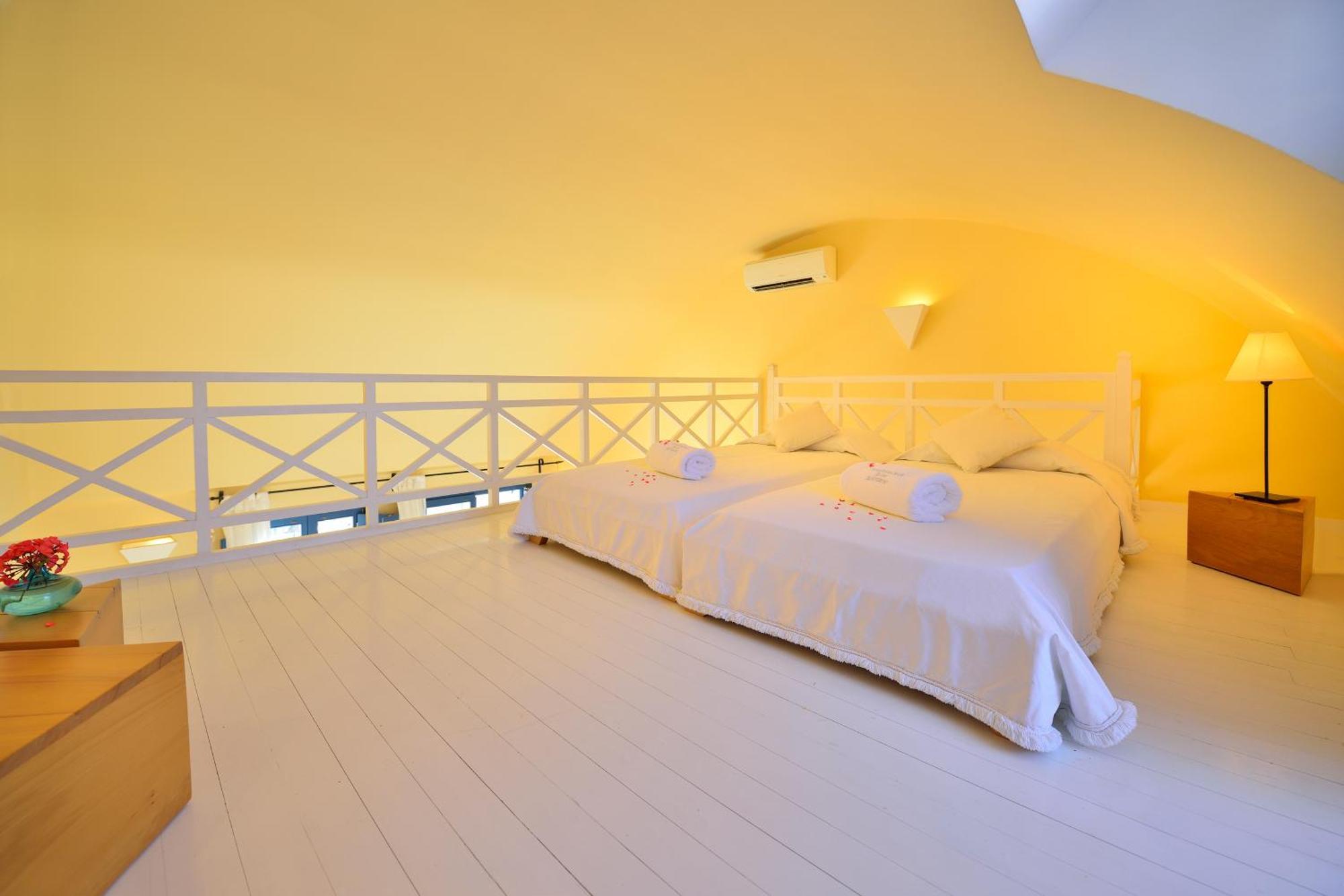 Tamarix Del Mar Suites Kamari  Phòng bức ảnh